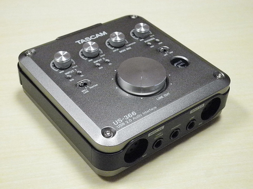 TASCAM US-322 オーディオインターフェース