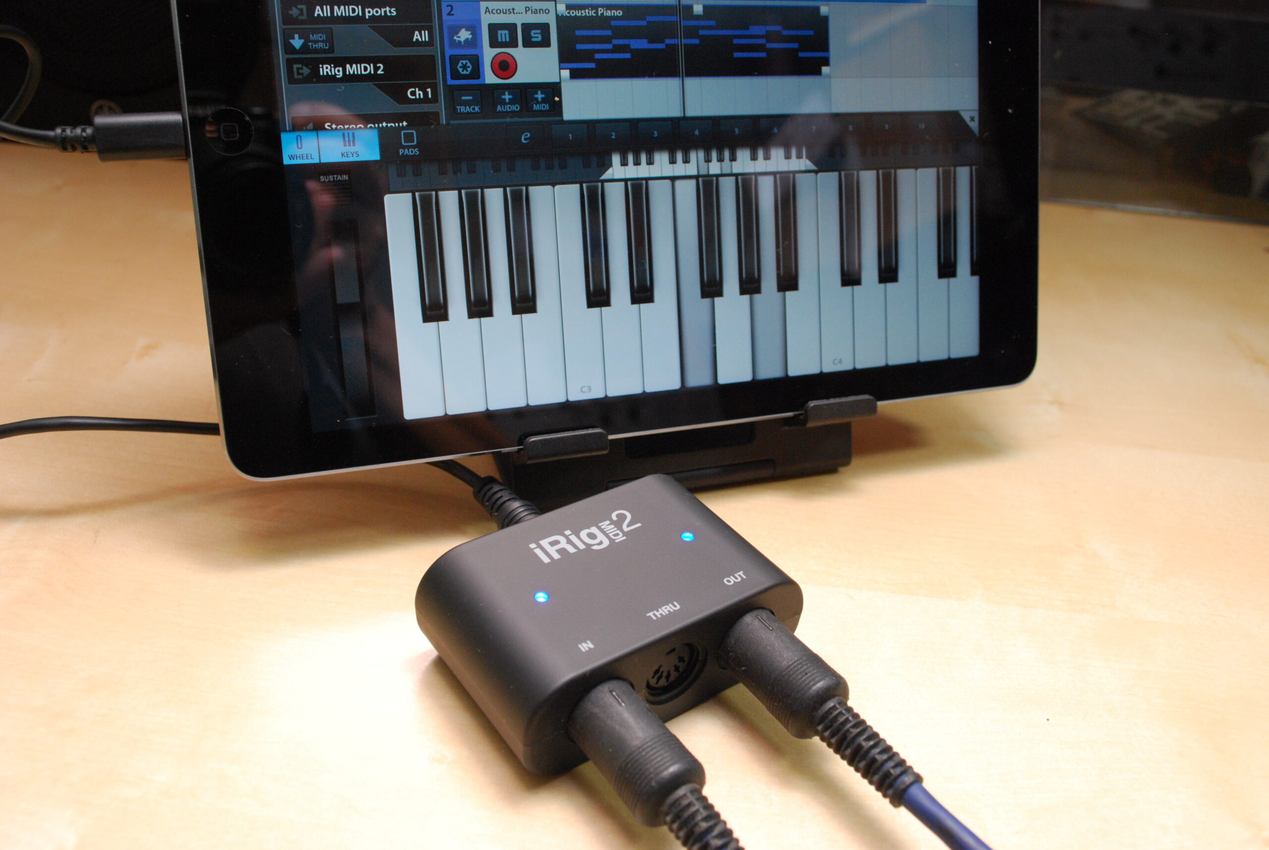 Lightning/USBに正式対応した初のMIDI IF、iRig MIDI2 | DTM