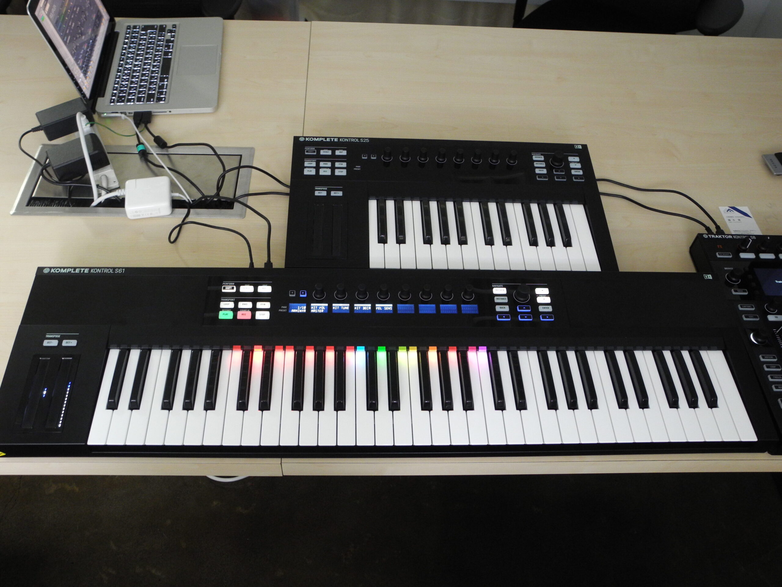 komplete kontrol S25 midiキーボード NI | munchercruncher.com