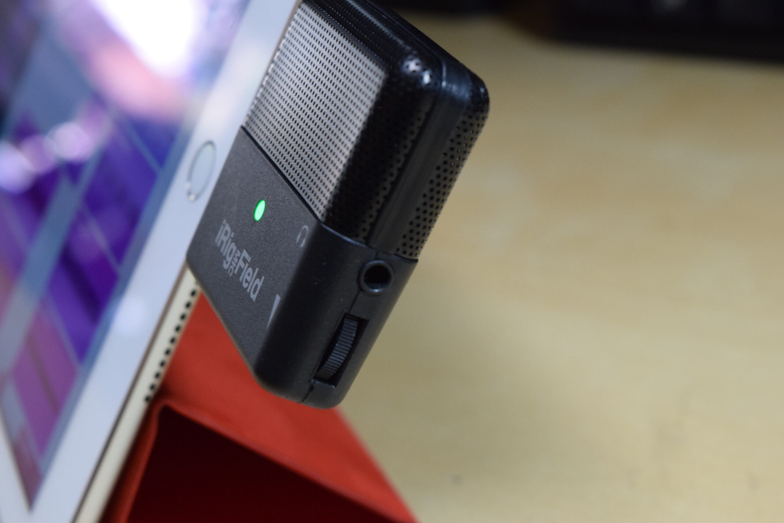 Lightning端子に接続できる小さな高性能ステレオマイク、iRig