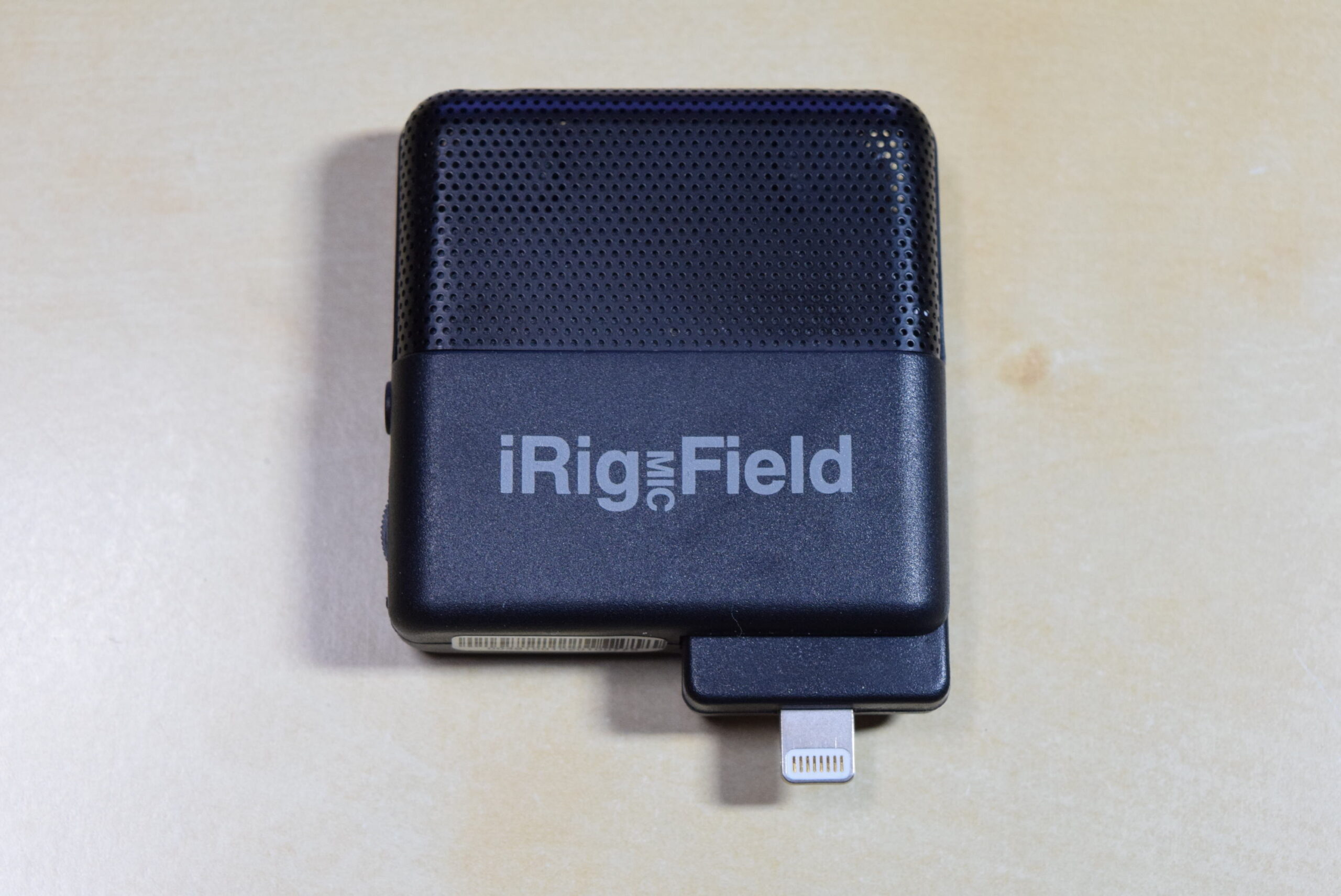 Lightning端子に接続できる小さな高性能ステレオマイク、iRig