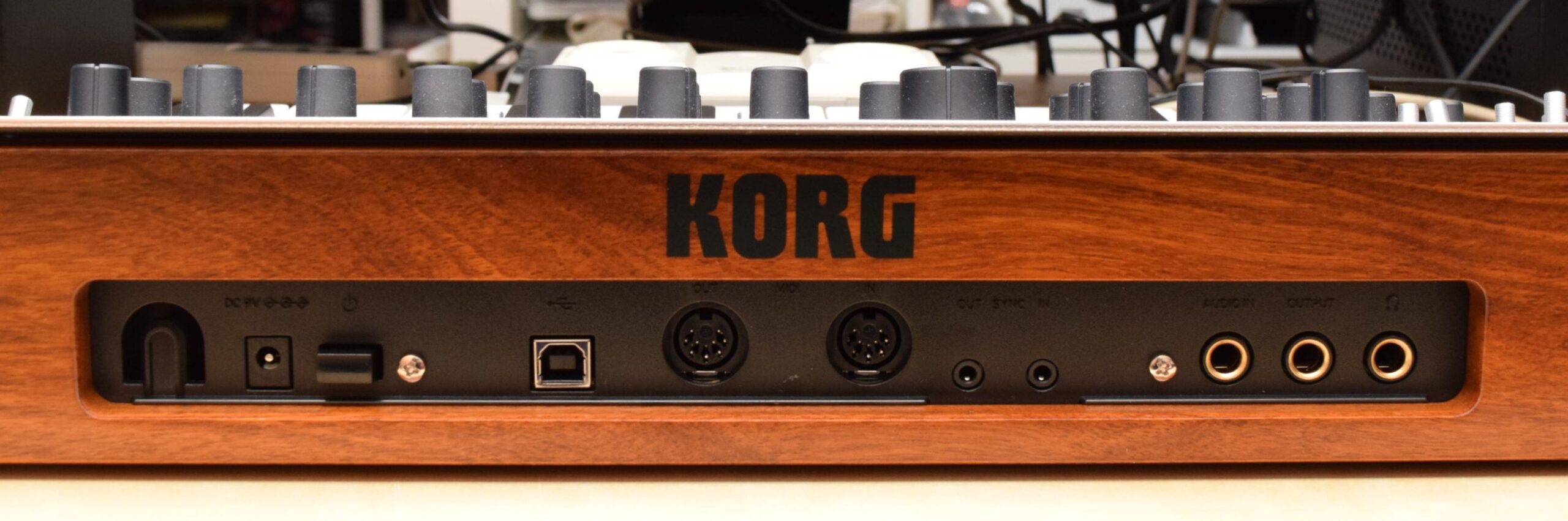 新しいビンテージ、KORGが4音ポリのアナログシンセminilogueを発表したので触ってみた！| DTMステーション