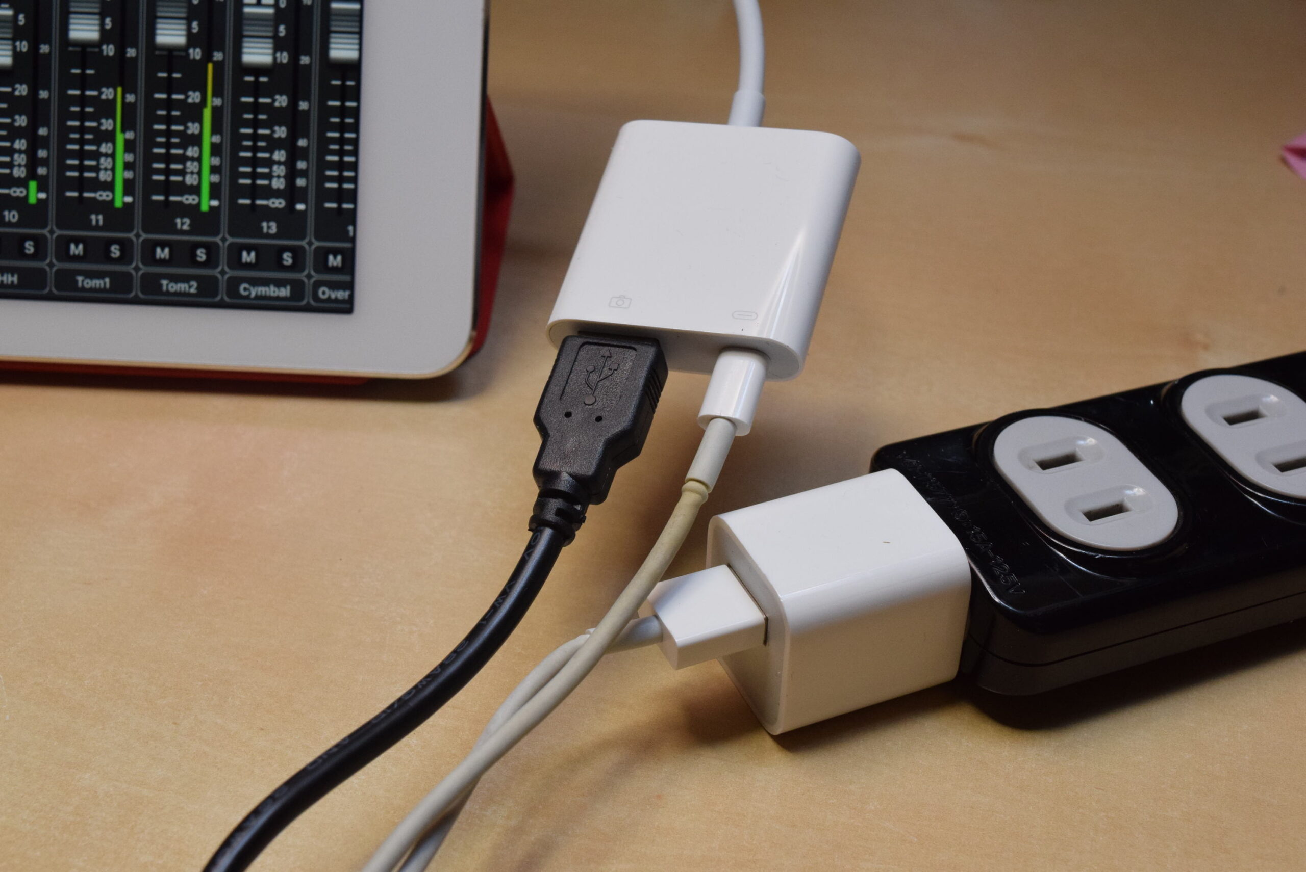 純正品APPLE LIGHTNING TO USB CAMERA ADAPTER