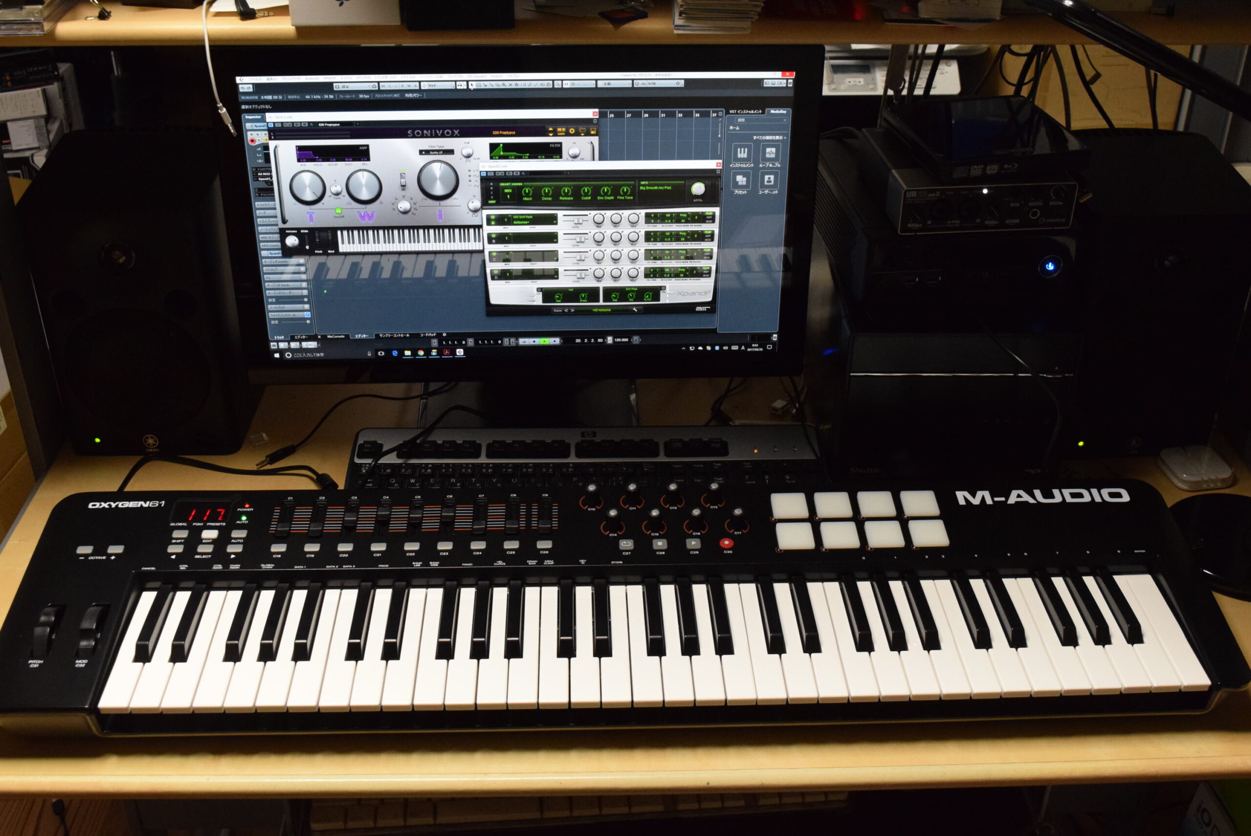 一世風靡したM-AUDIOのコントローラ搭載MIDIキーボード。61鍵タイプで 