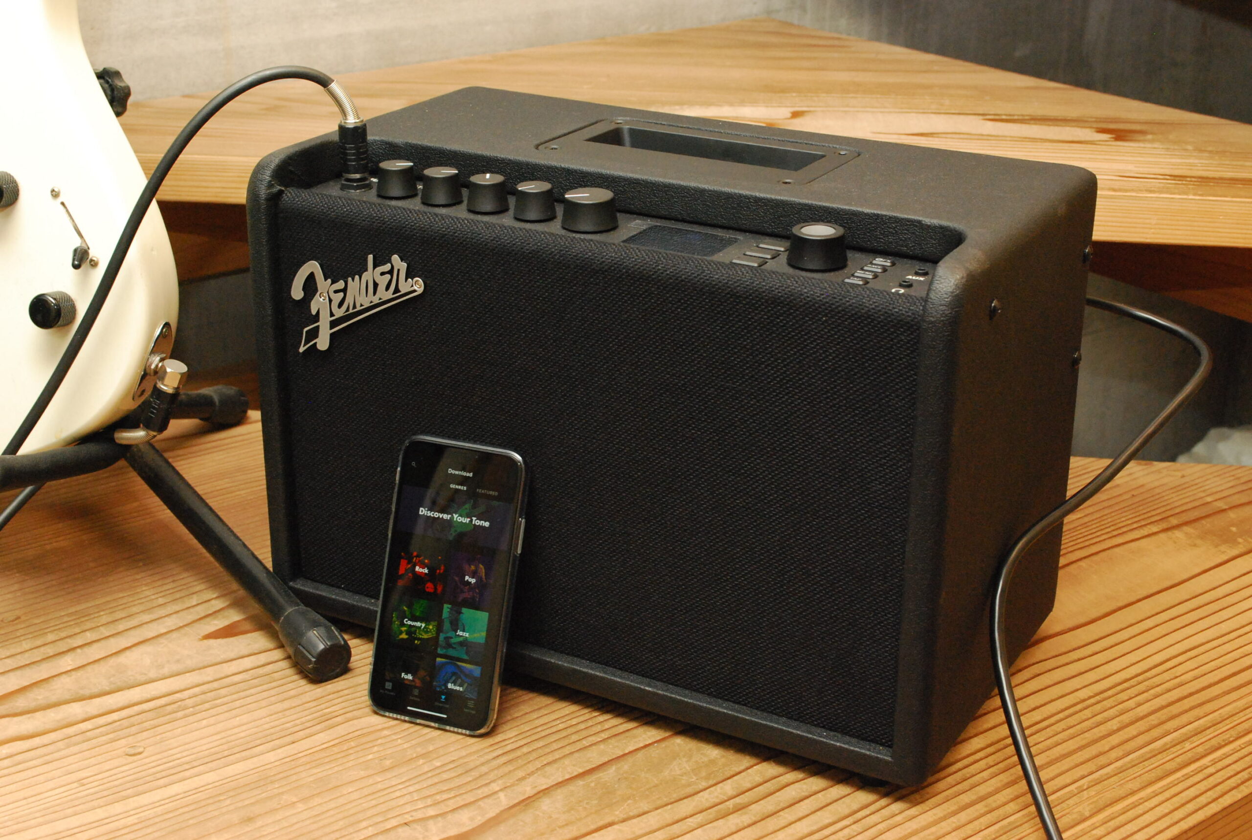 Wi-Fiが使えるギターアンプ！BluetoothもUSBも。FenderのMUSTANG GT ...