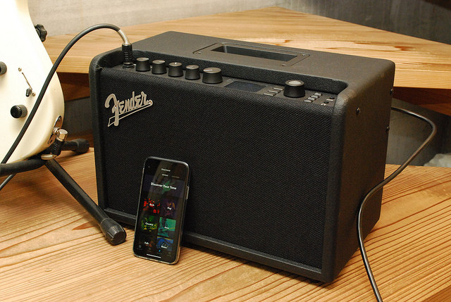 Wi-Fiが使えるギターアンプ！BluetoothもUSBも。FenderのMUSTANG GT