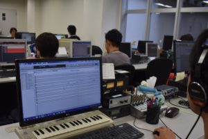 なぜカラオケはCDリリース日から歌えるのか？Digital Performerでの打ち込みが支える通信カラオケの世界