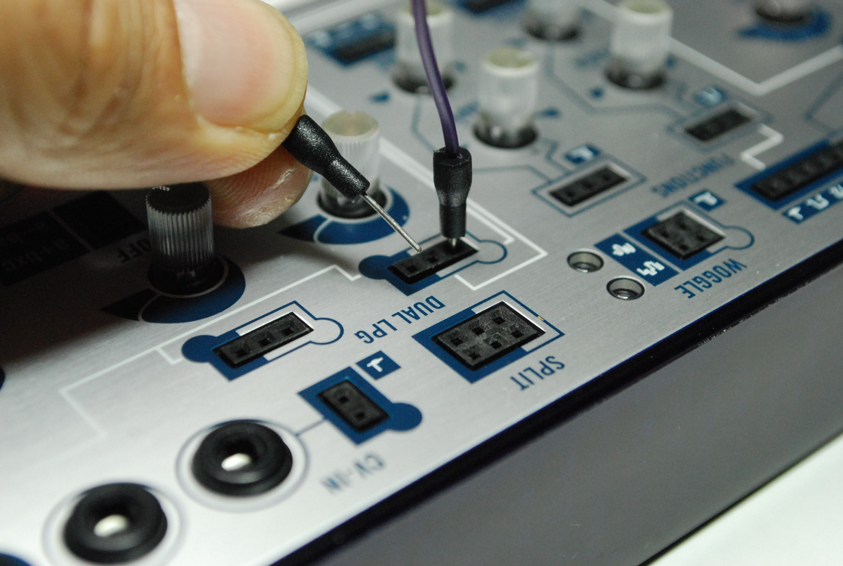 本気のモジュラーシンセの世界にハマれるvolca modularと重低音