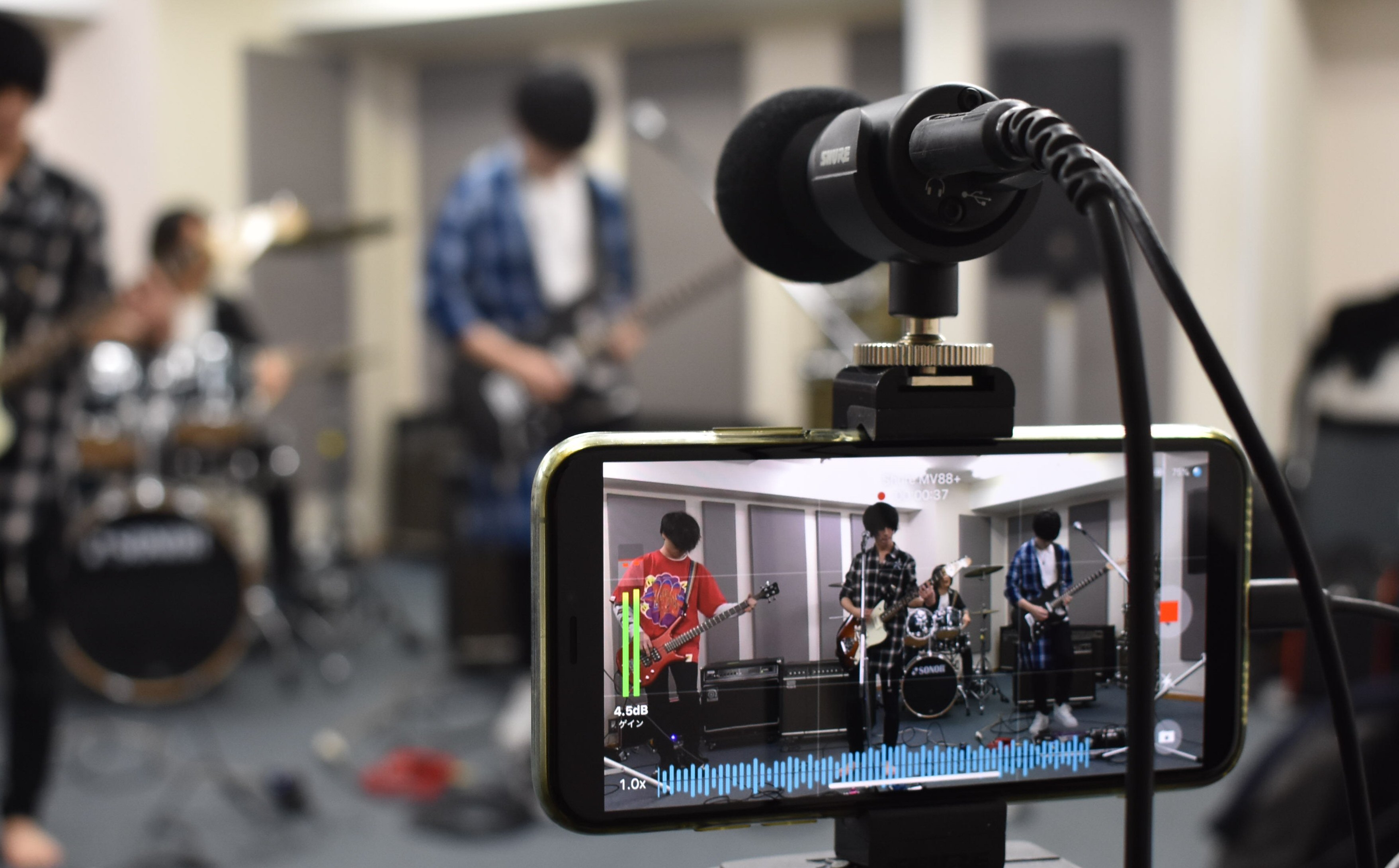 iPhone/Androidで高音質にビデオ撮影するための強力な小型コンデンサーマイク、Shure MV88+ ビデオキットをリハスタで使ってみた |  藤本健の “DTMステーション”