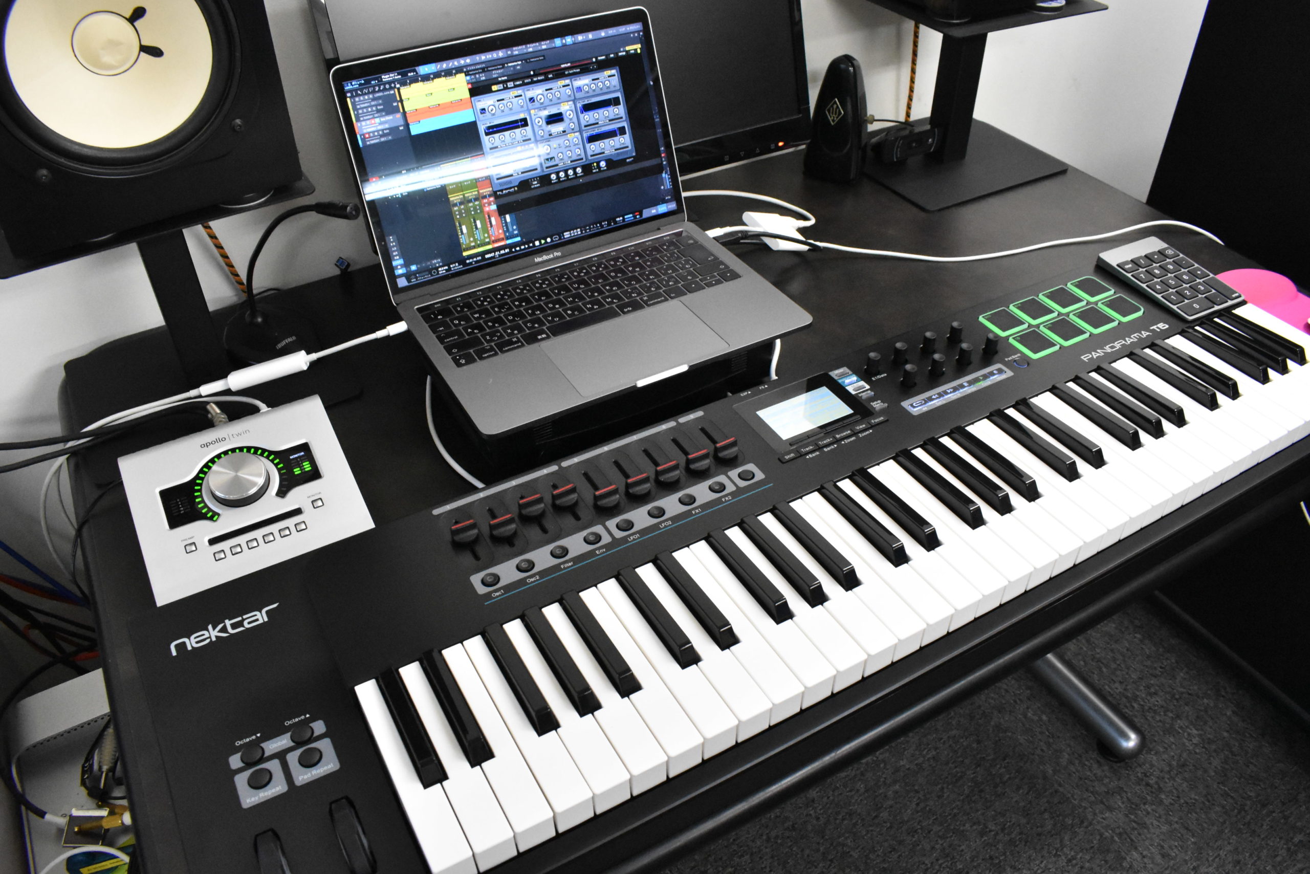 プロの作曲家が選んだMIDIキーボード、Nektar Panorama Tの実用性
