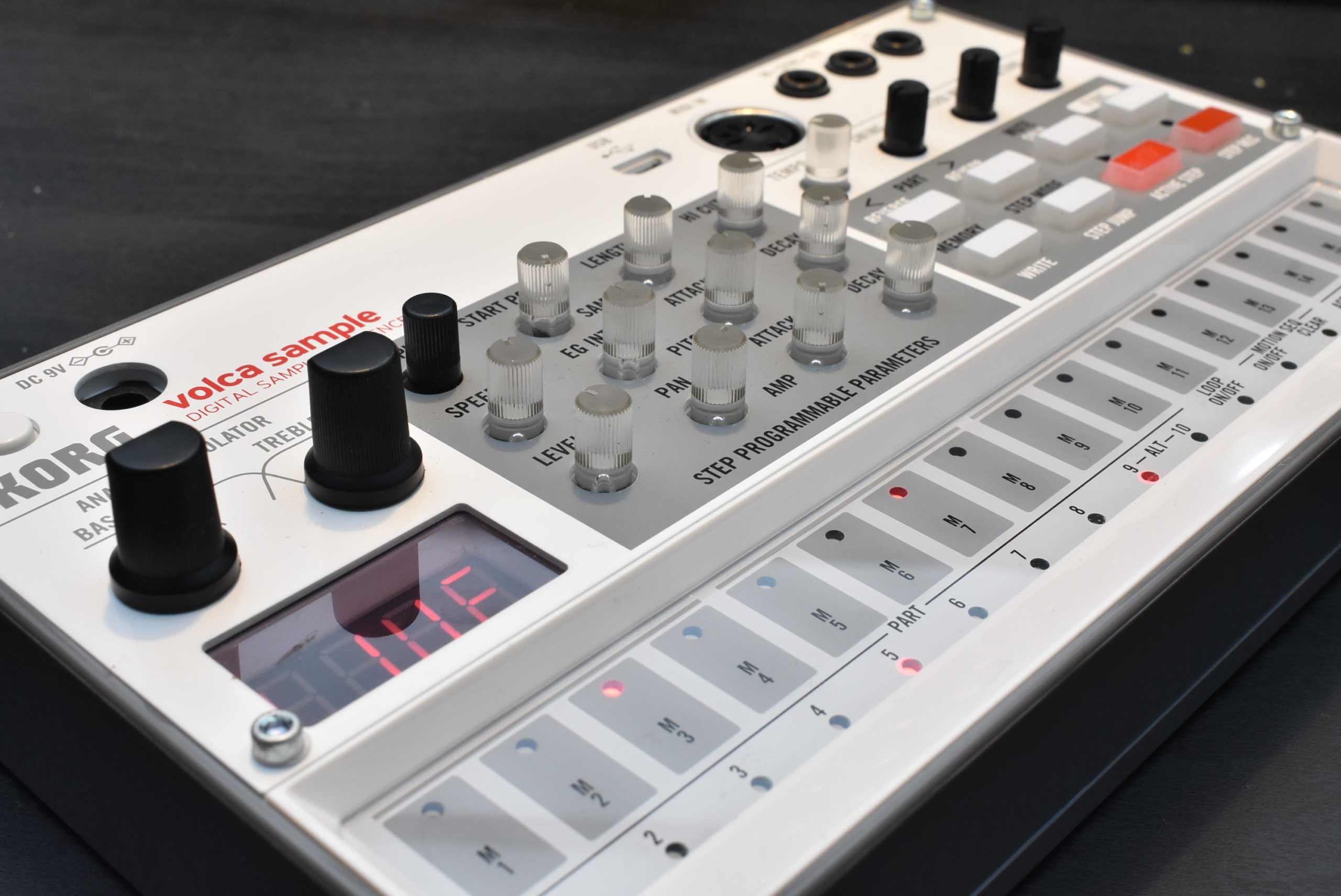 新世代のvolca sampleが登場。USB端子の搭載、新機能の追加、サンプルライブラリの一新……、強化ポイントを開発者に聞いてみた