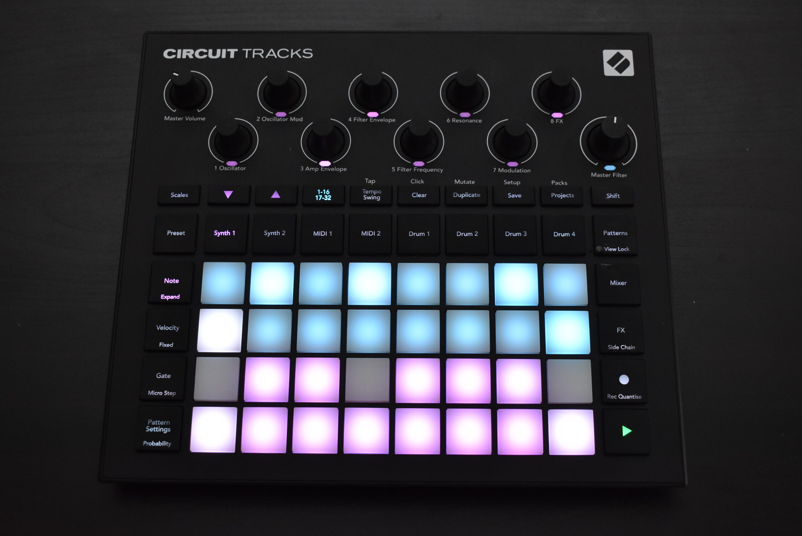 ★☆ NOVATION CIRCUIT グルーヴボックス サンプラー 電池駆動可