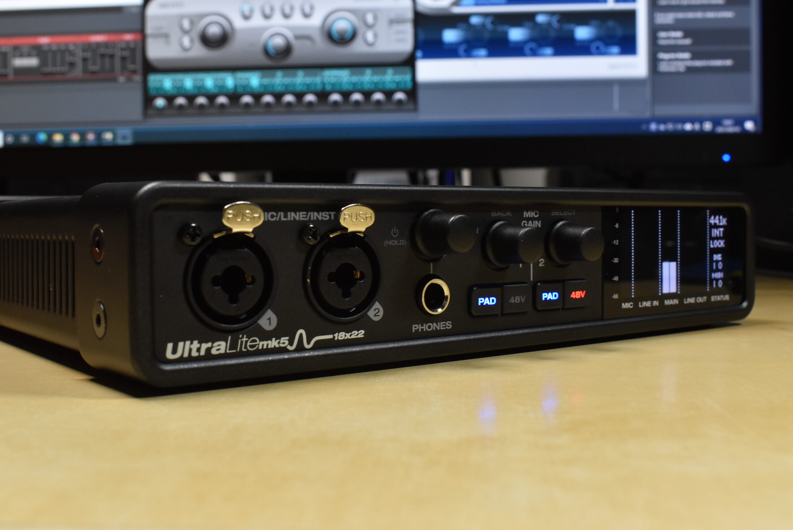 超高音質を誇る18in/22outのMOTUの第5世代製品UltraLite mk5を試して ...