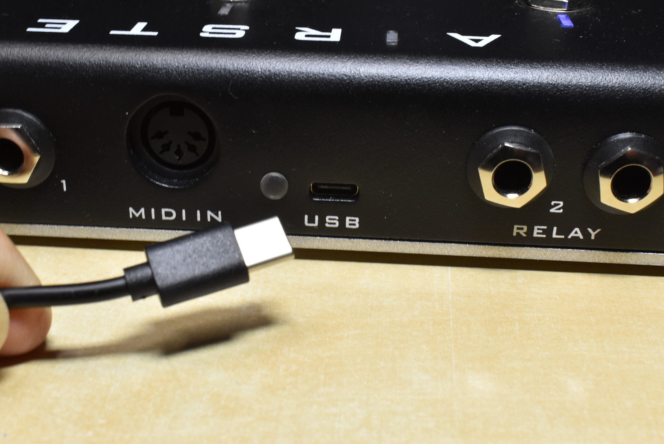 MIDI、Bluetooth、USB、アナログ接続まで何でもあり！究極のフット