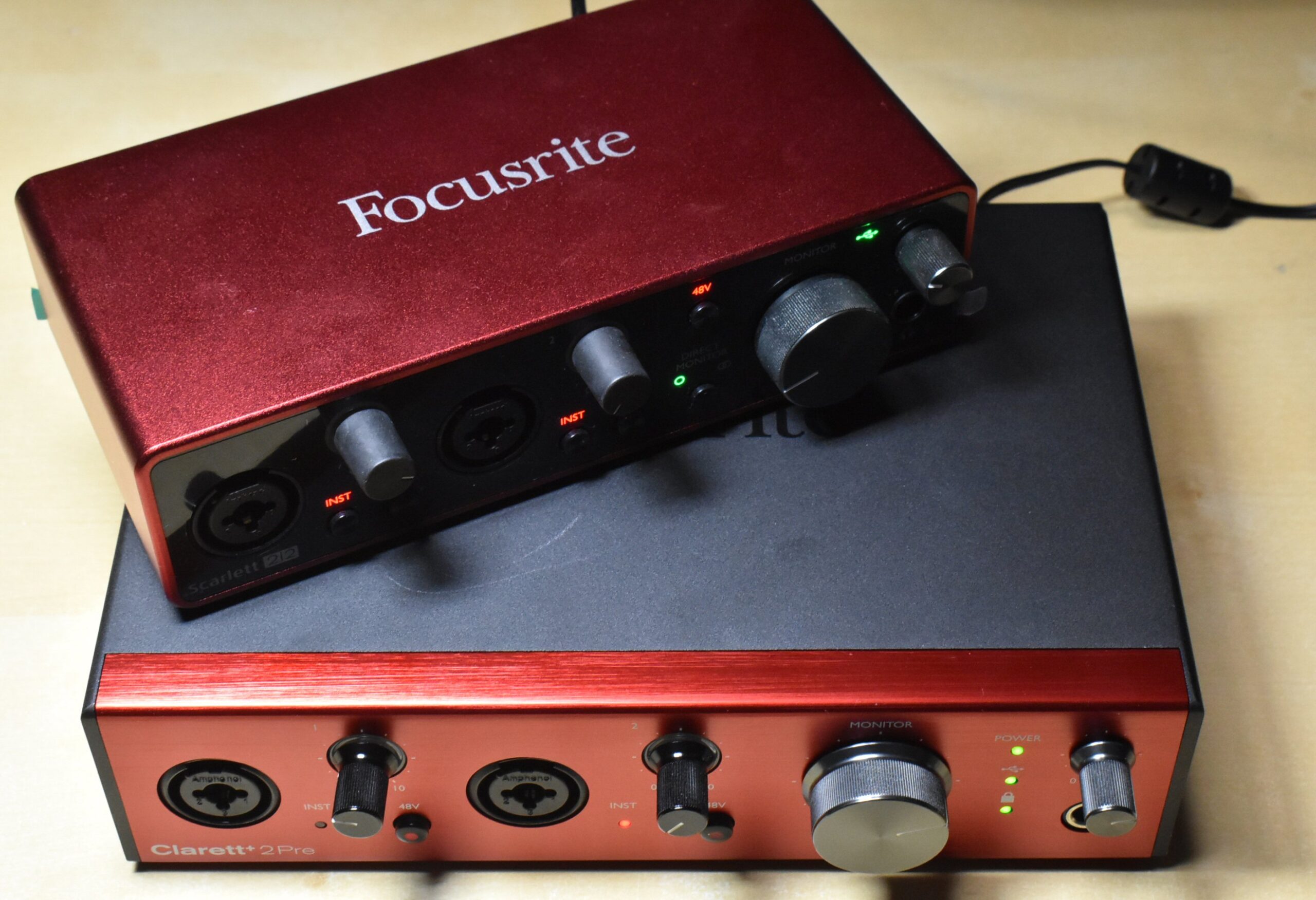 Focusrite自慢のマイクプリを装備したハイグレードな赤いオーディオ 