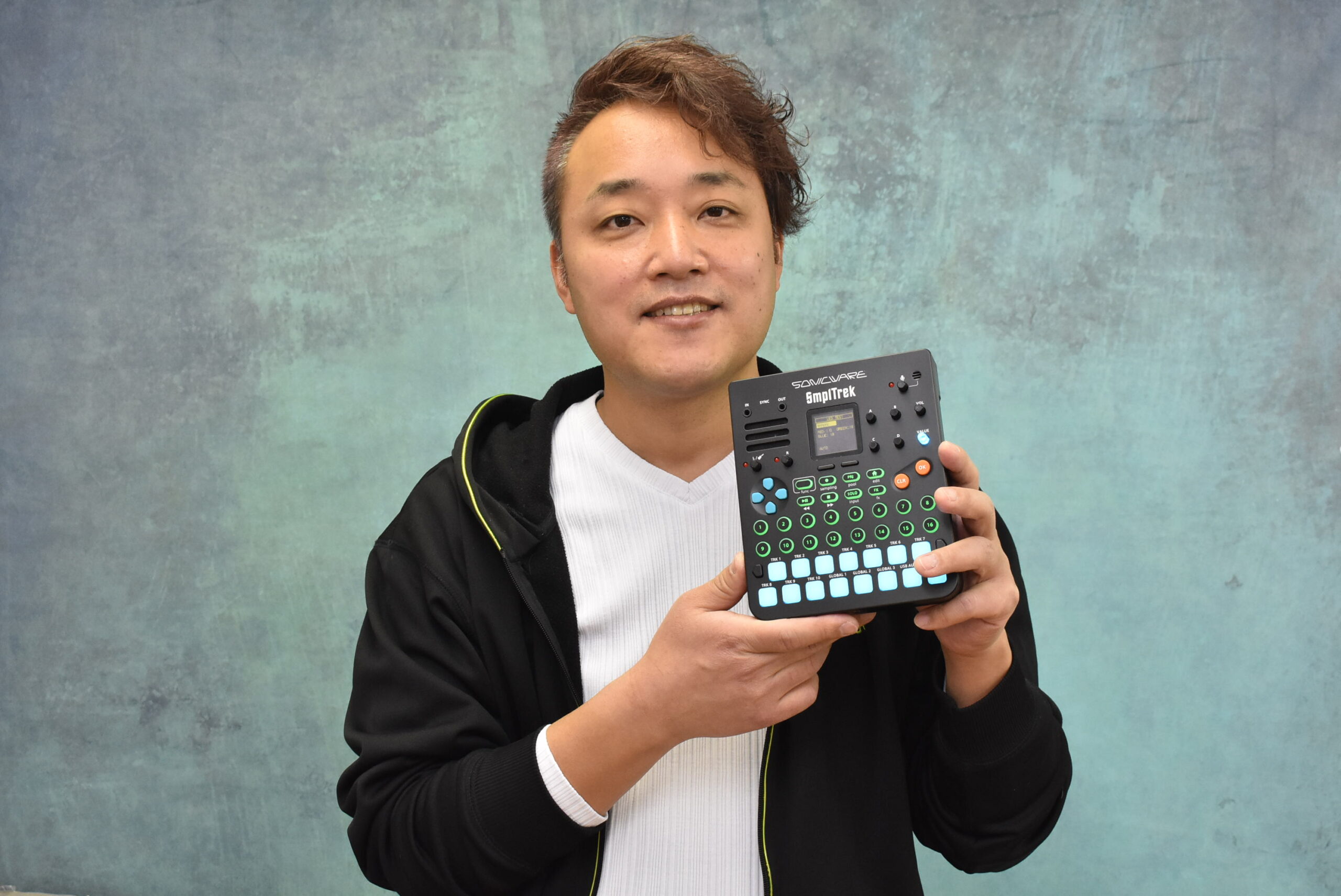 ゲームボーイ風小型サンプラー!?多機能な作曲ガジェット、SmplTrekが 