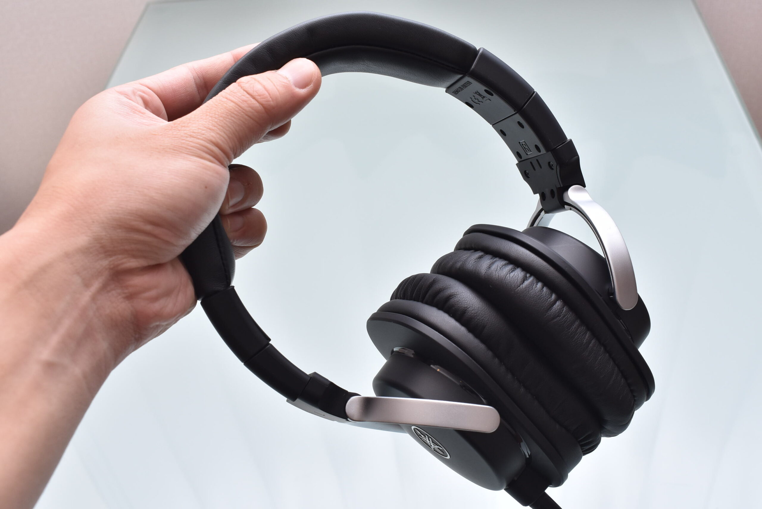 YAMAHAの定番モニターヘッドホンHPH-MT8。最近プロを含む多くの