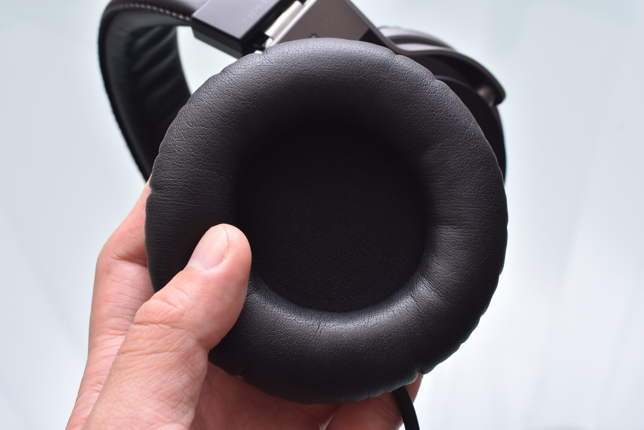 YAMAHAの定番モニターヘッドホンHPH-MT8。最近プロを含む多くの