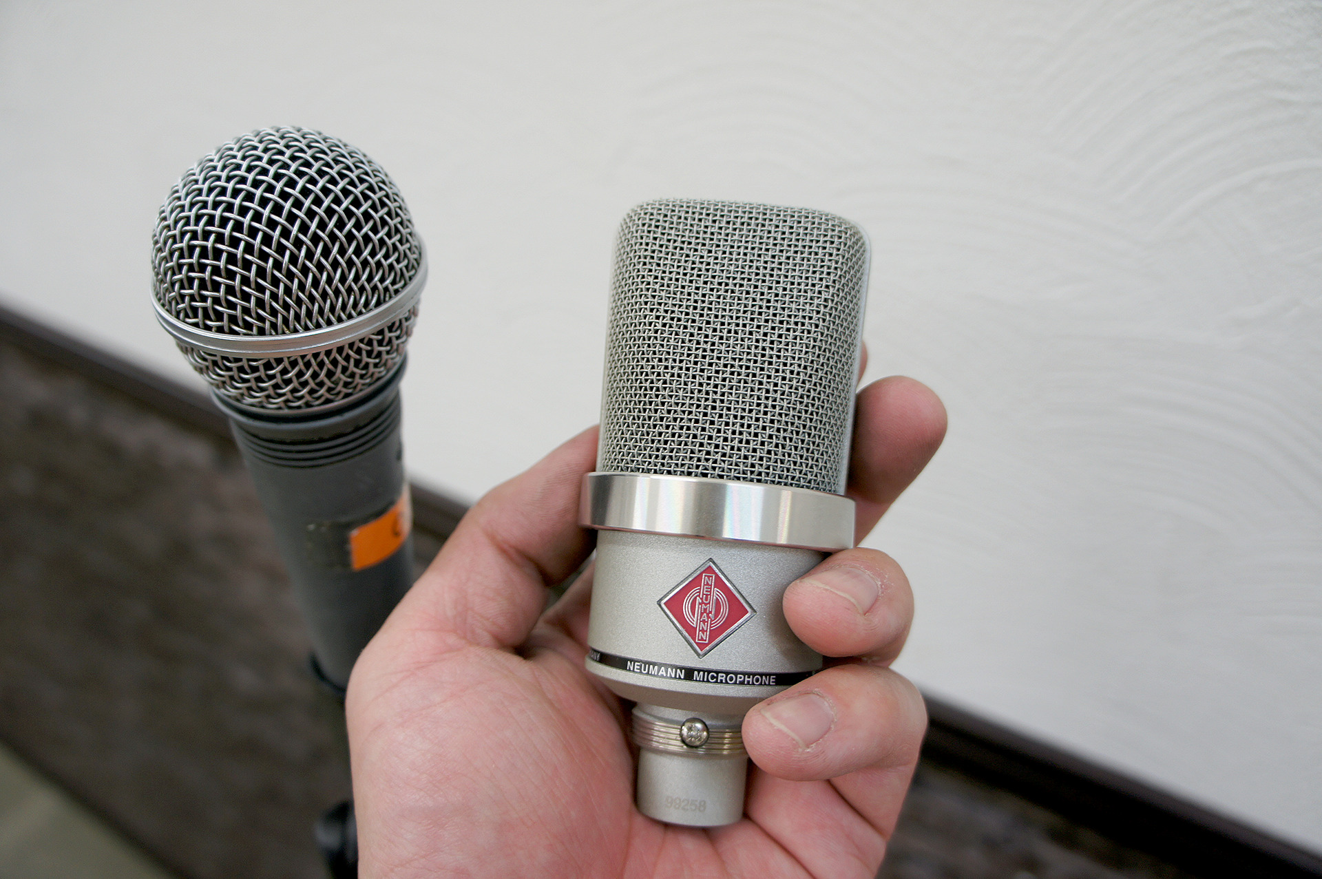 半額品 NEUMANN TLM102 コンデンサーマイク