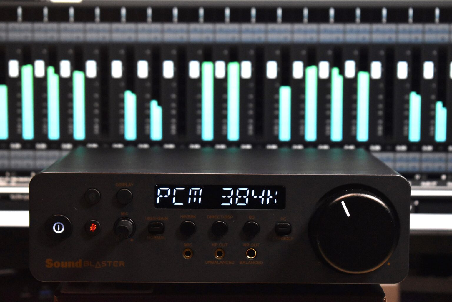 バランスヘッドホンにも対応する高音質モニター用オーディオインターフェイスとしてのSound Blaster X5