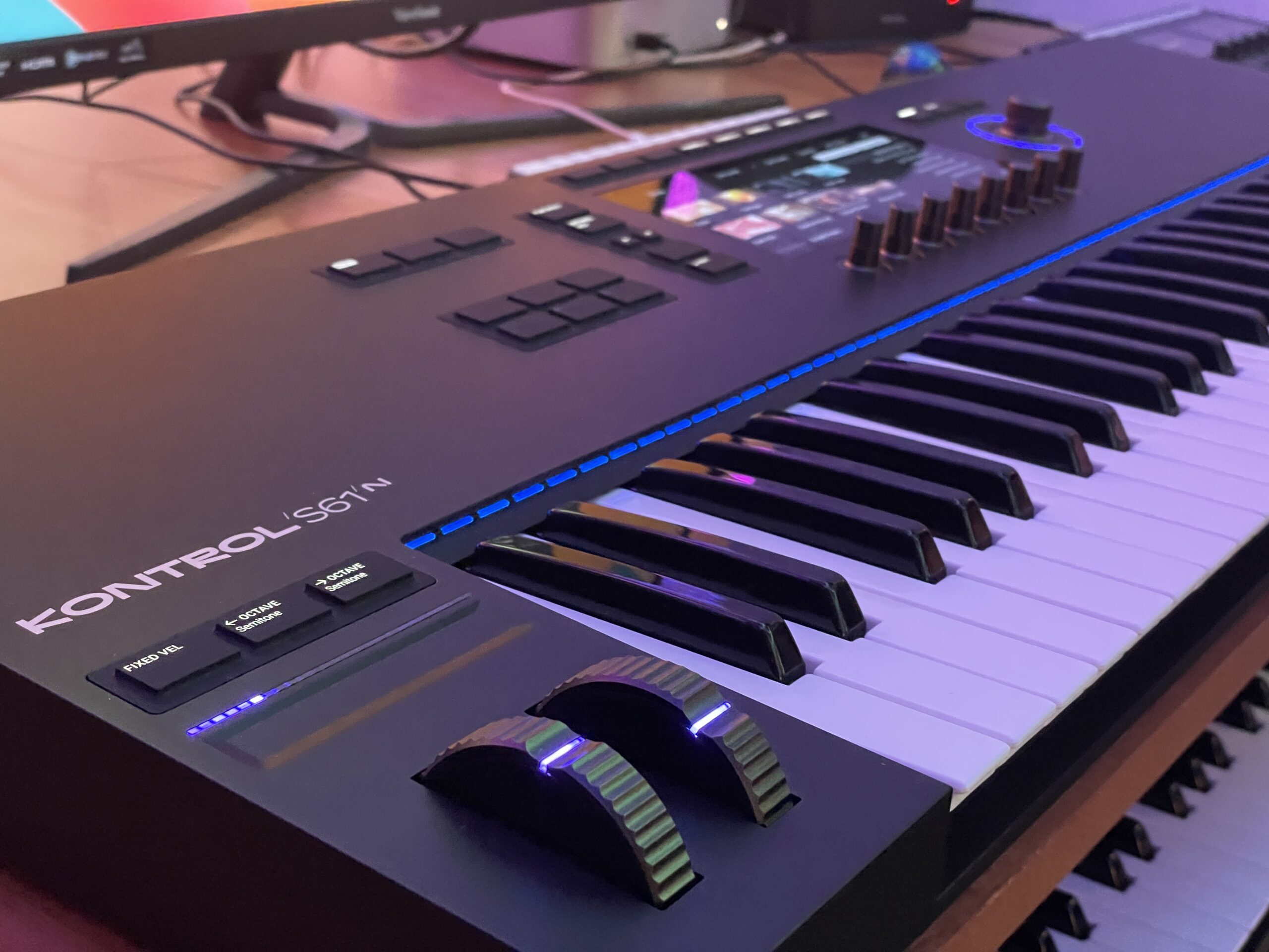 KOMPLETE KONTROL S49 MK2 MIDI コントローラー