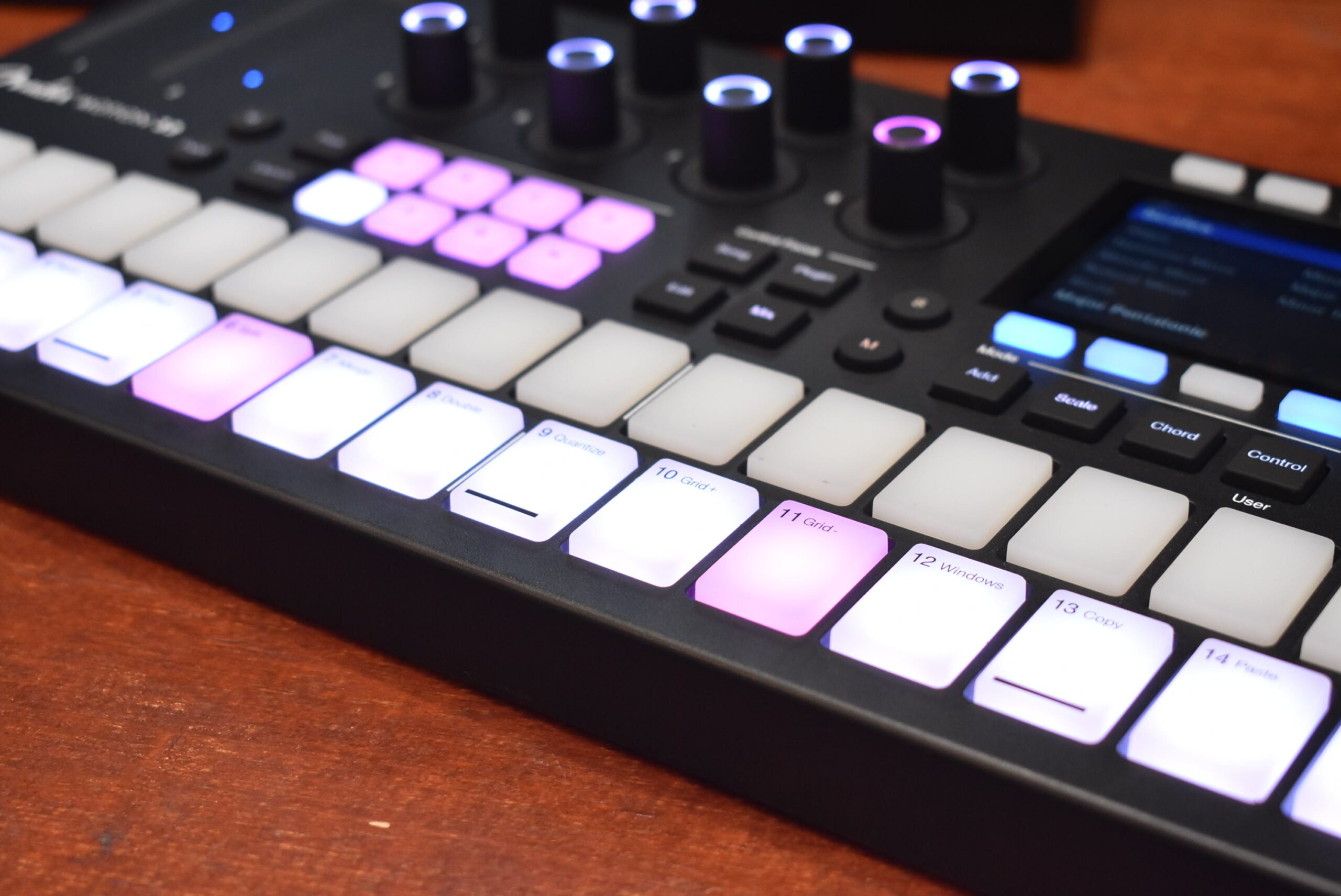 スケールモードのMotion 32。スケールの音がパッドに並ぶ