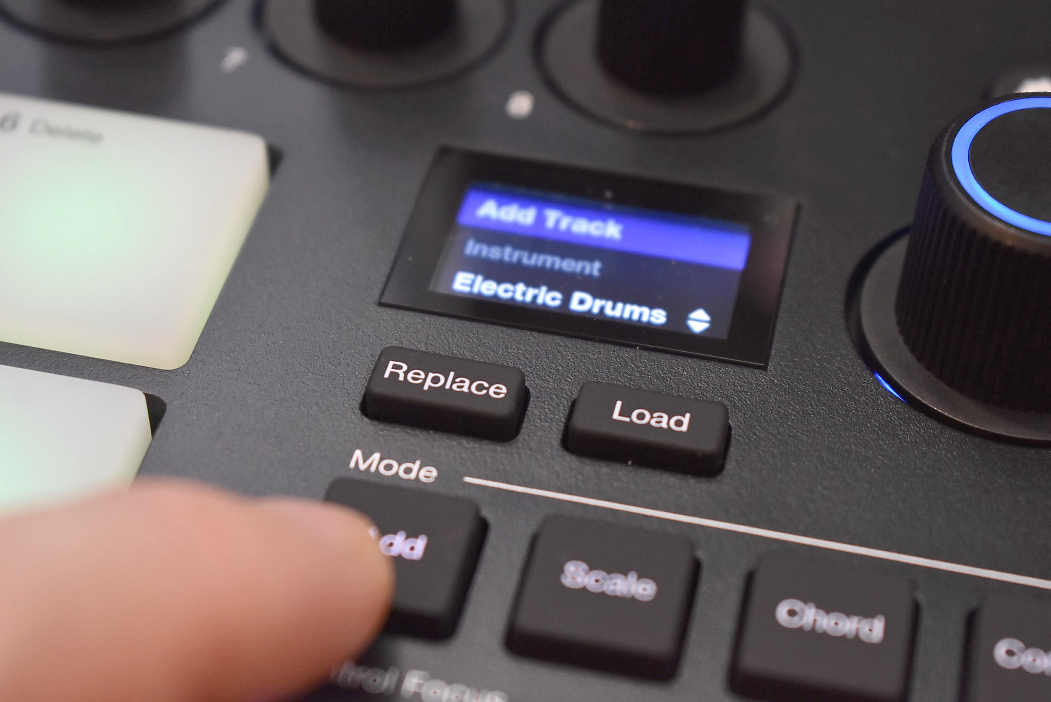 Addボタンを押せば、Motionだけで音源やエフェクトを追加できる